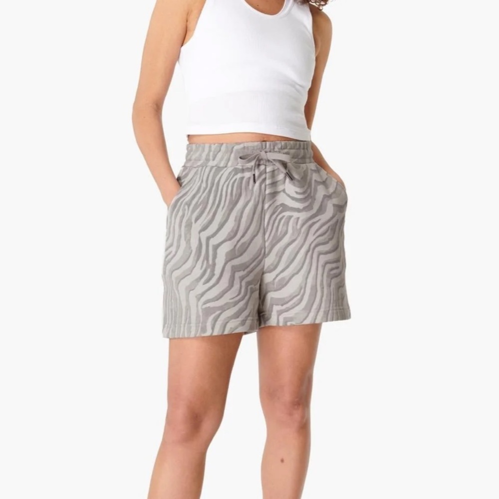 Sweaty Betty Essentials Shorts Light Grey Zebra Print